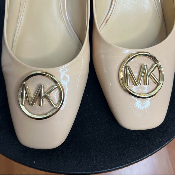 Michael Kors heeled beige nude glossy leather pumps chunky heel square toe 11W - Picture 8 of 11